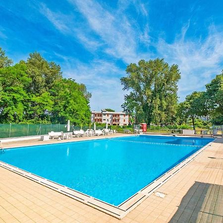 La Dolce Vita - Apartment With Shared Pool And Large Terrace Lido delle Nazioni Eksteriør bilde