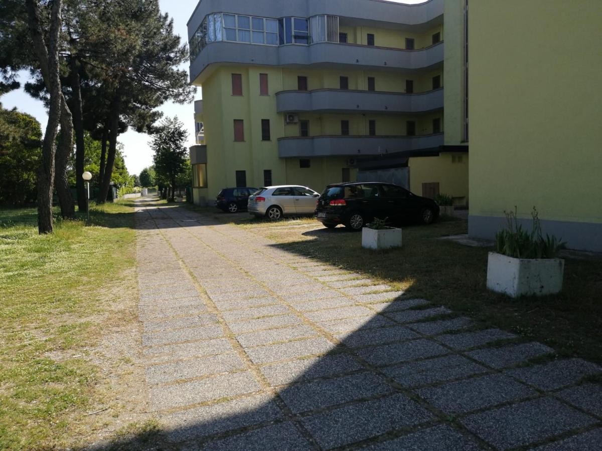 La Dolce Vita - Apartment With Shared Pool And Large Terrace Lido delle Nazioni Eksteriør bilde