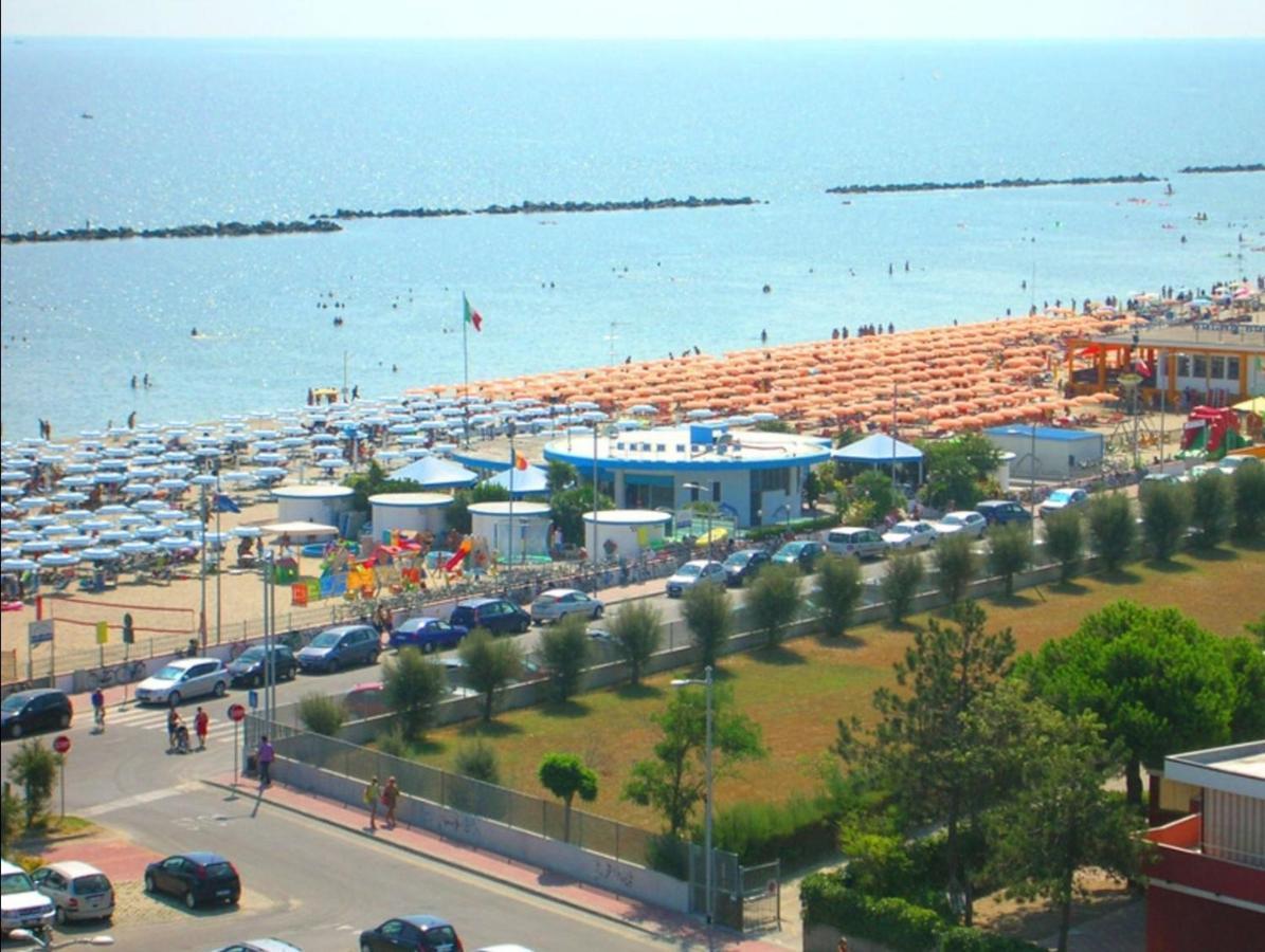 La Dolce Vita - Apartment With Shared Pool And Large Terrace Lido delle Nazioni Eksteriør bilde