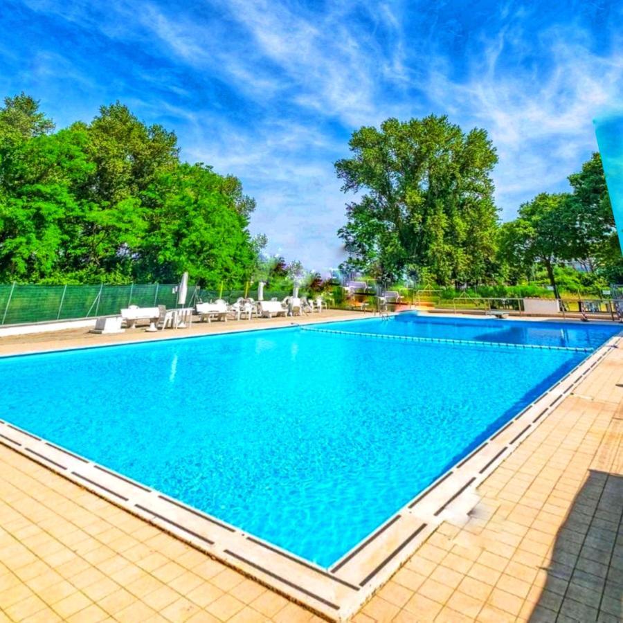 La Dolce Vita - Apartment With Shared Pool And Large Terrace Lido delle Nazioni Eksteriør bilde