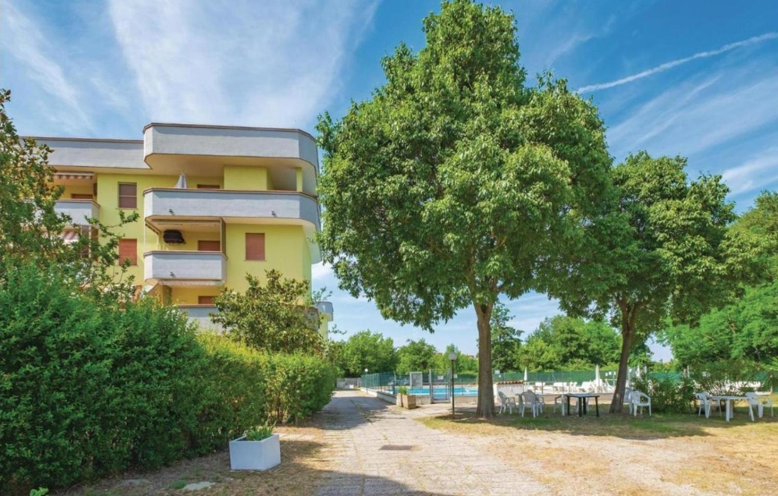 La Dolce Vita - Apartment With Shared Pool And Large Terrace Lido delle Nazioni Eksteriør bilde