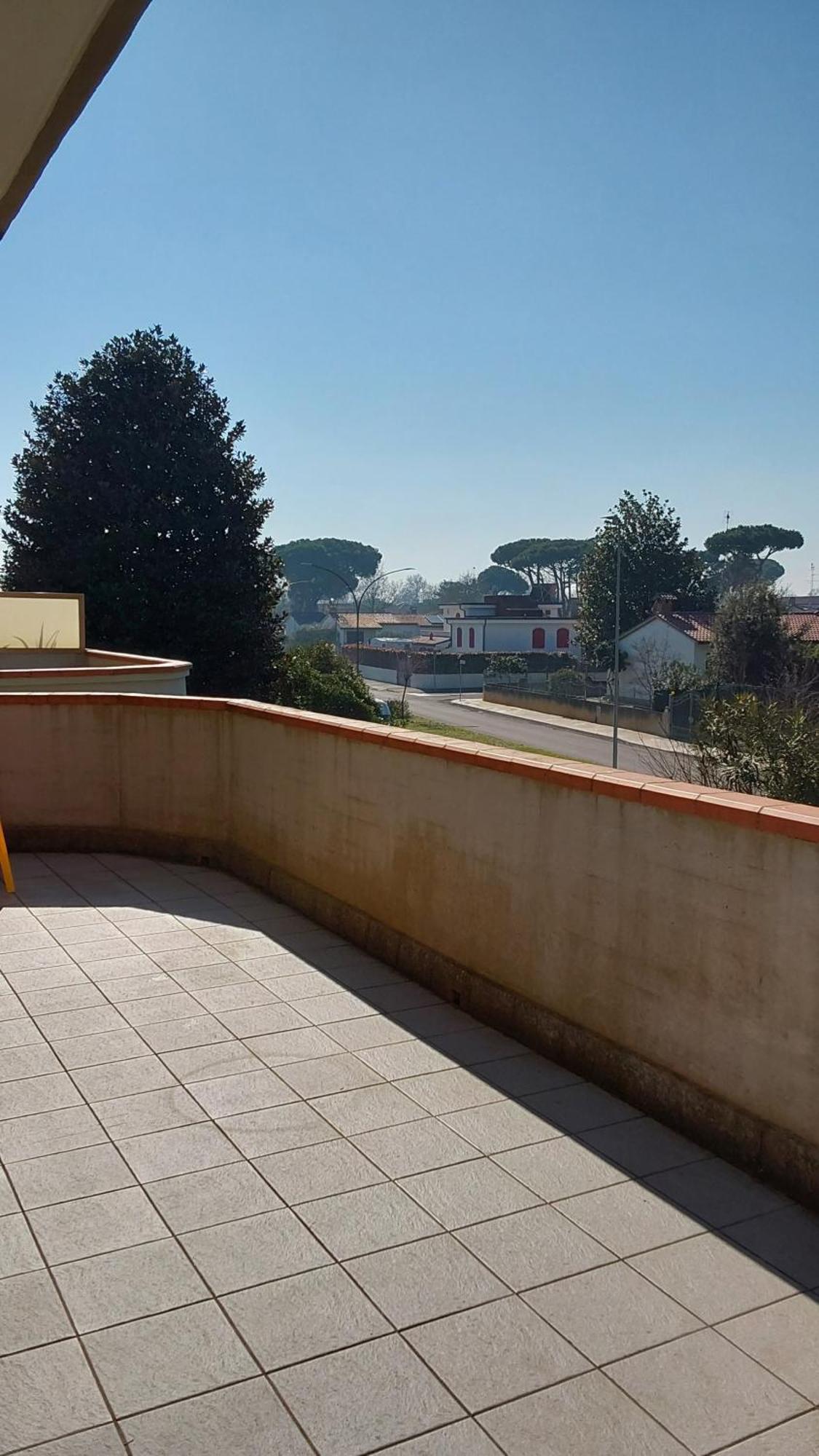 La Dolce Vita - Apartment With Shared Pool And Large Terrace Lido delle Nazioni Eksteriør bilde